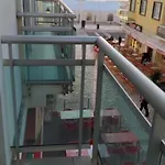 Blue Sea Apartment *